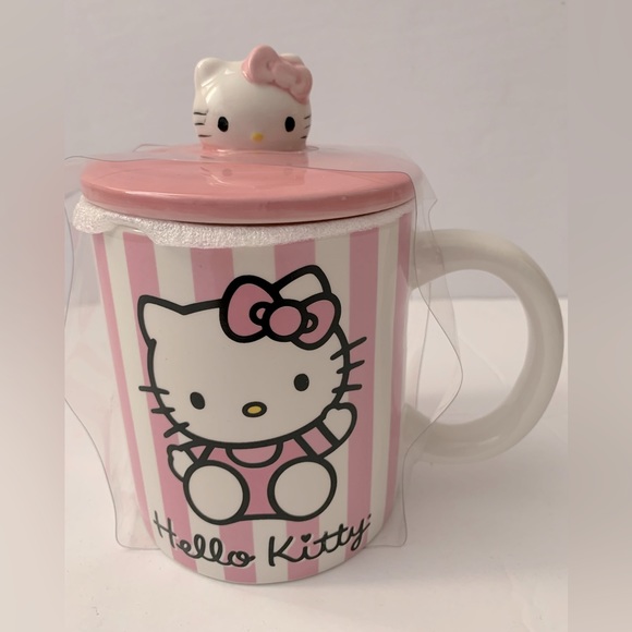 Hello Kitty Mug with Lid - Picture 5 of 5